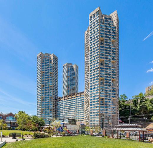 Photo of 7004 Blvd East 40g