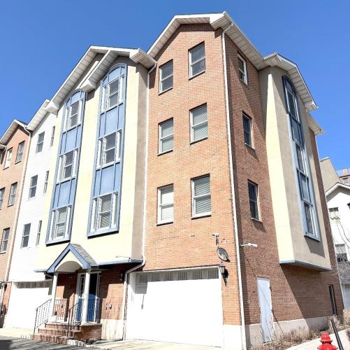 Photo of 620 38th Street 604