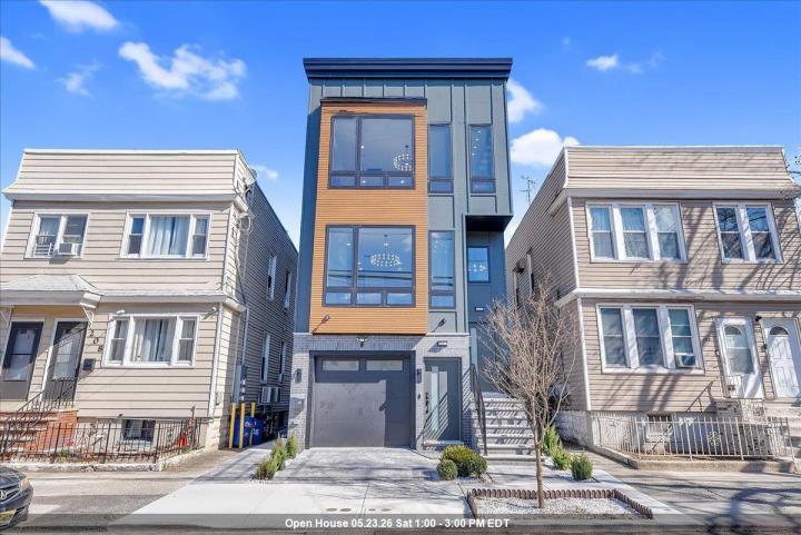 Photo of 206 Clendenny Avenue