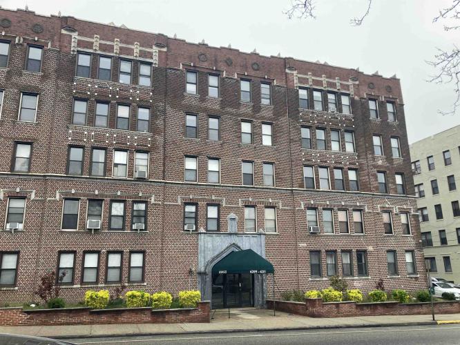 Photo of 6209-6215 Blvd East 3bn