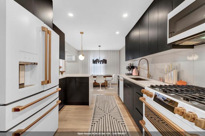 Photo of 35 Riverview Court 35