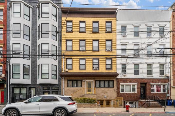 Photo of 413 Adams Street