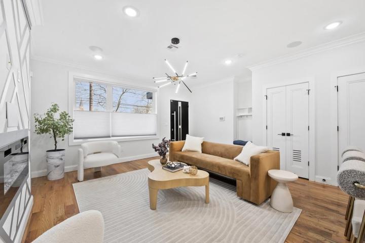 Photo of 865 Summit Avenue