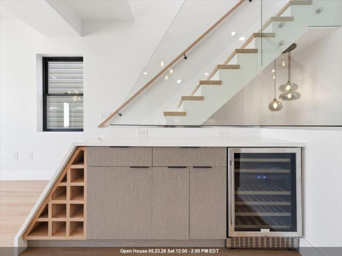 Photo of 81 Lexington Avenue 2