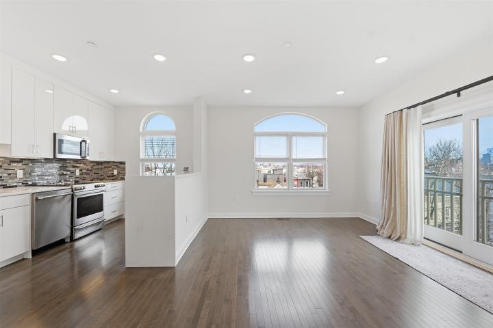 Photo of 974 Summit Avenue 406