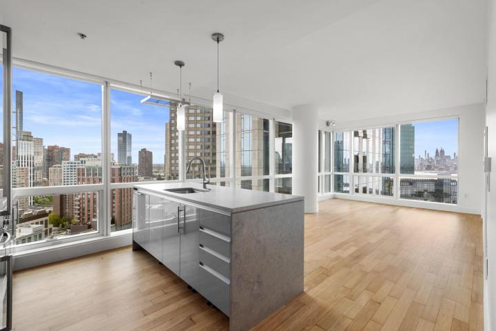 Photo of 77 Hudson Street 2303