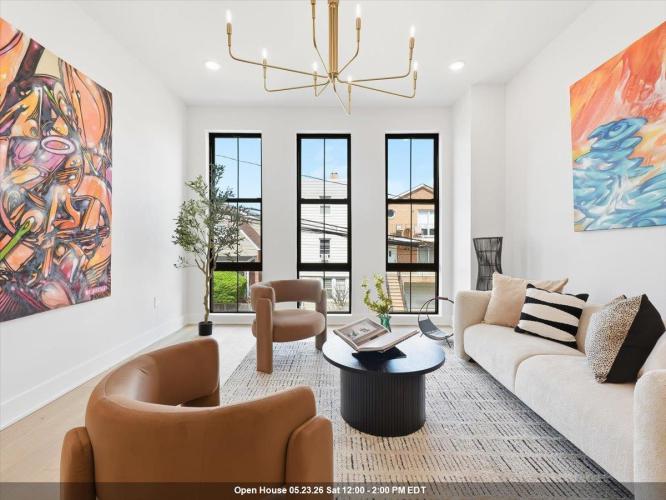 Photo of 15 Manhattan Avenue 2