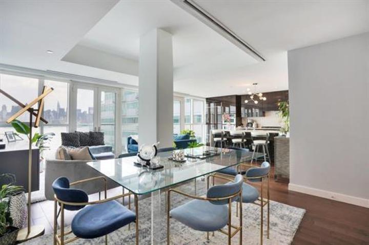 Photo of 800 Avenue At Port Imperi 811