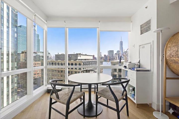 Photo of 77 Hudson Street 1704