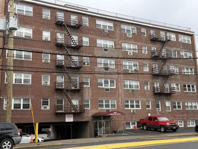 Photo of 8829 Kennedy Boulevard B2