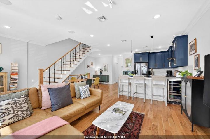 Photo of 865 Summit Avenue 2