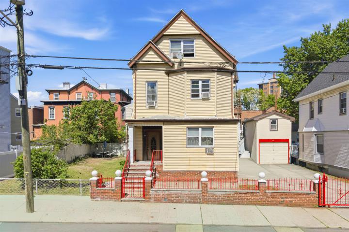 Photo of 144-146 Pearsall Avenue