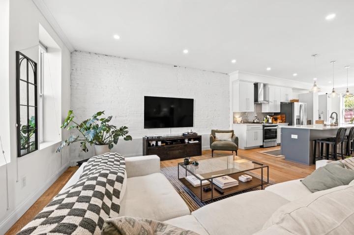 Photo of 966 Summit Avenue 1