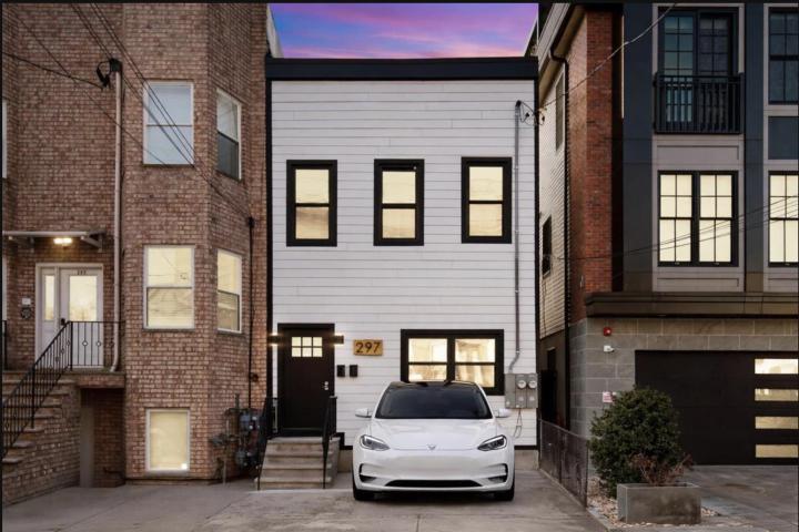 Photo of 297 New York Avenue