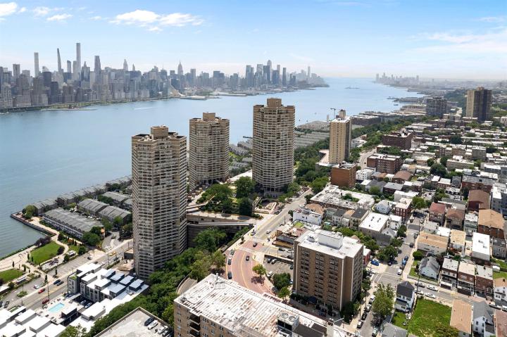 Photo of 7000 Kennedy Boulevard Apt25f