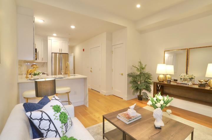 Photo of 842 Park Avenue 302