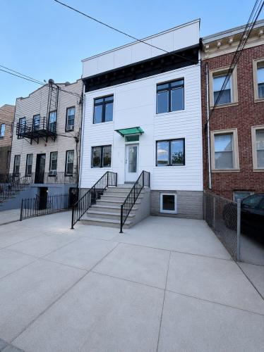 Photo of 291 New York Avenue 2, Jersey City Heights NJ