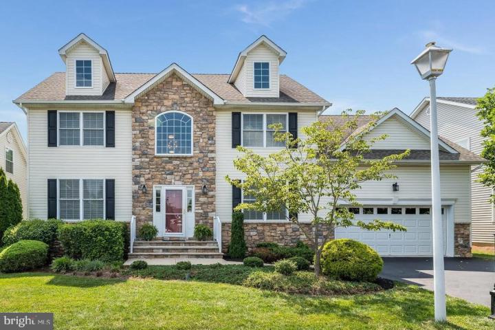 Photo of 12 Higgins Court, Flemington NJ
