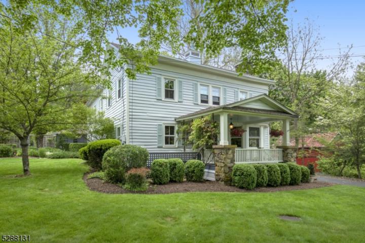 Photo of 20 Fairmount Road East, Tewksbury NJ