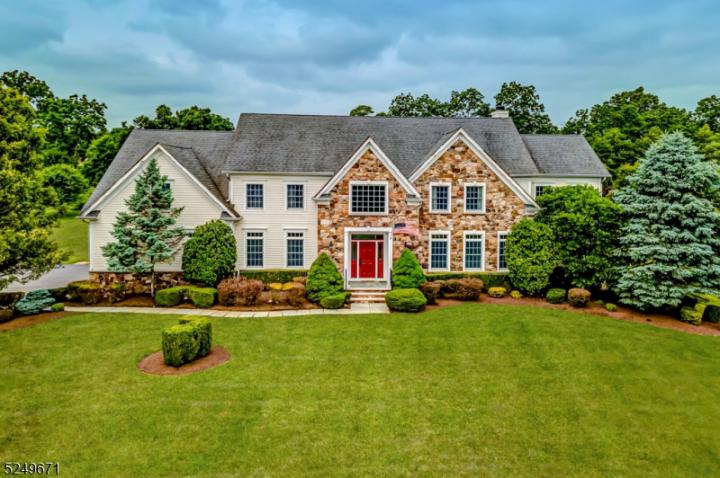 Photo of 5 Morningside Court, Raritan NJ