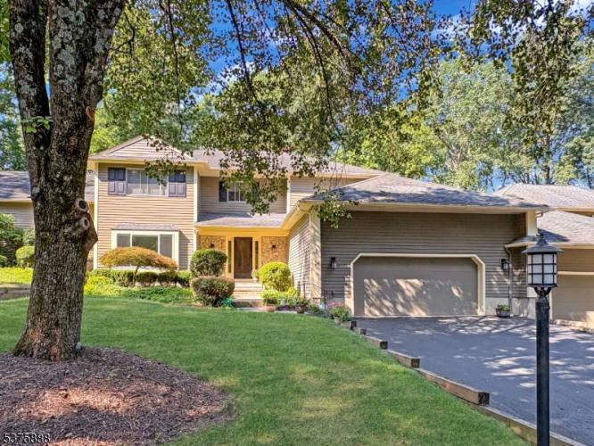 Photo of 26 Hunters Circle, Tewksbury NJ