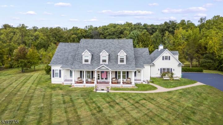 Photo of 2 Glencree Lane, Clinton NJ