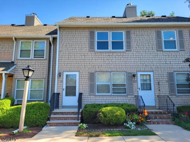 Photo of 31 Hancock Court, Raritan NJ