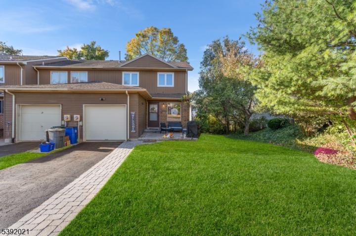 Photo of 21 Sherwood Court, Raritan NJ