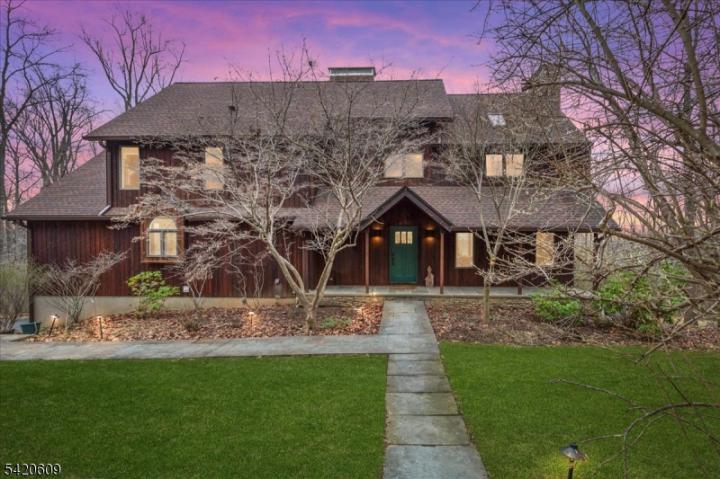 Photo of 908 Ravine Road