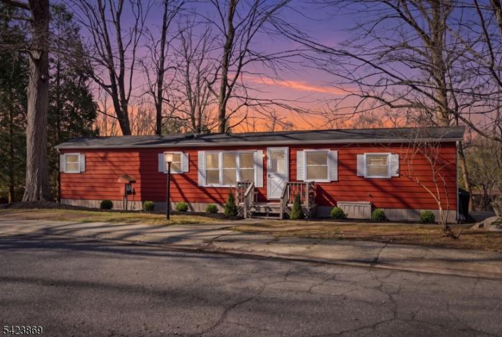 Photo of 12 Watergate Drive, High Bridge NJ