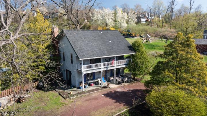 Photo of 102 S Franklin Street