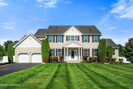 Photo of 10 Rolling Meadows Court, Upper Freehold NJ