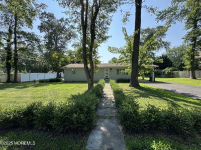 Photo of 220 Highwood Road, Oakhurst NJ