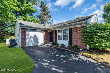 Photo of 45 Farnworth Close 1000, Freehold NJ