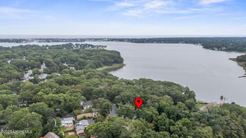 Photo of 724 S Riverside Drive