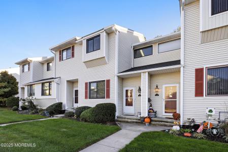 Photo of 343 Middlewood Road, Middletown NJ