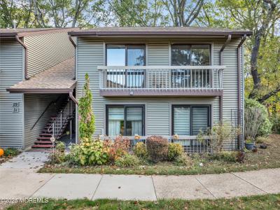 Photo of 33 Auburn Court, Red Bank NJ