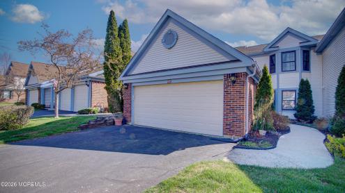 Photo of 184 Old Orchard Lane