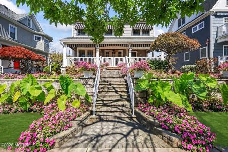 Photo of 208 4th Avenue