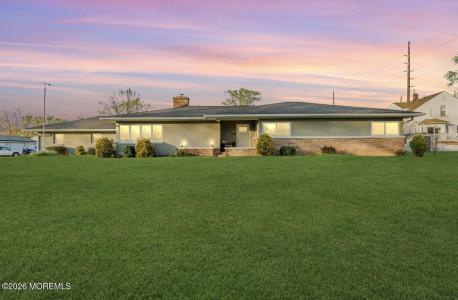 Photo of 210 Springlawn Avenue