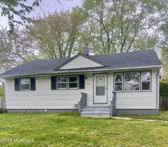 Photo of 706 E Lawn Drive