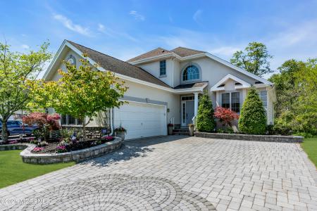 Photo of 114 E Parsonage Way