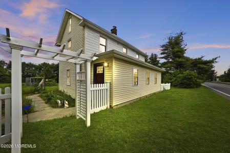 Photo of 884 Monmouth Road