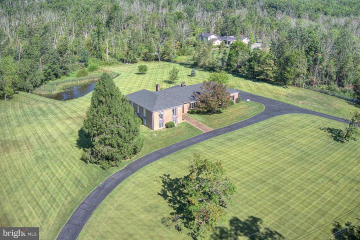 Photo of 48 Fiddlers Creek Road, Hopewell NJ