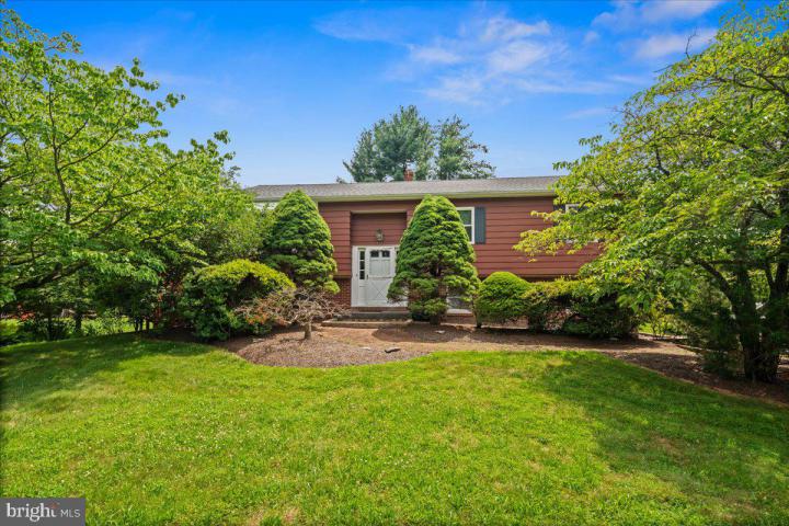 Photo of 111 Howard Way, Pennington NJ