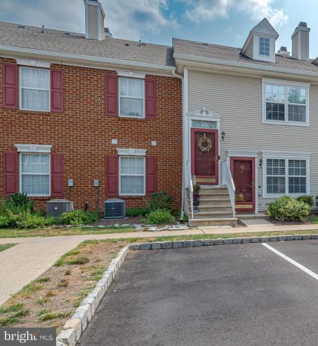 Photo of 203 Castleton Ct, Pennington NJ