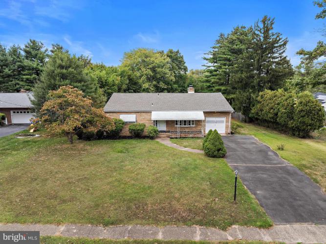 Photo of 7 Sommers Road, Ewing NJ