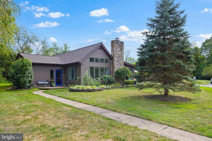 Photo of 409 Federal City Road, Pennington NJ