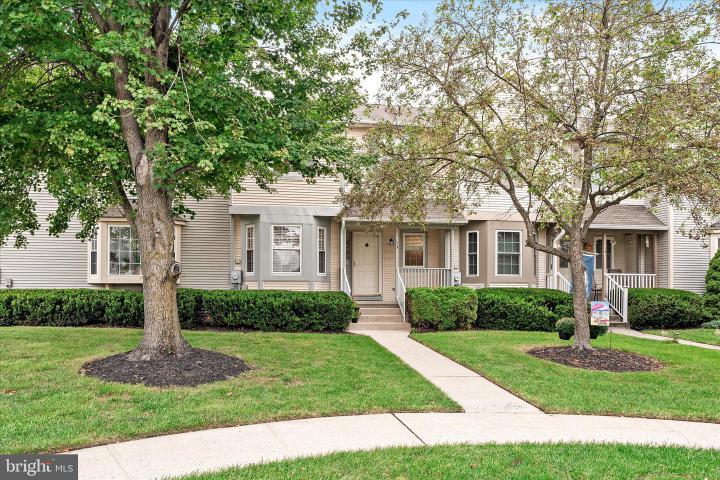 Photo of 13 Stanwyck Court, Robbinsville NJ