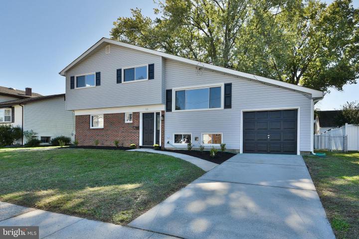 Photo of 13 Sycamore Way, Hamilton NJ